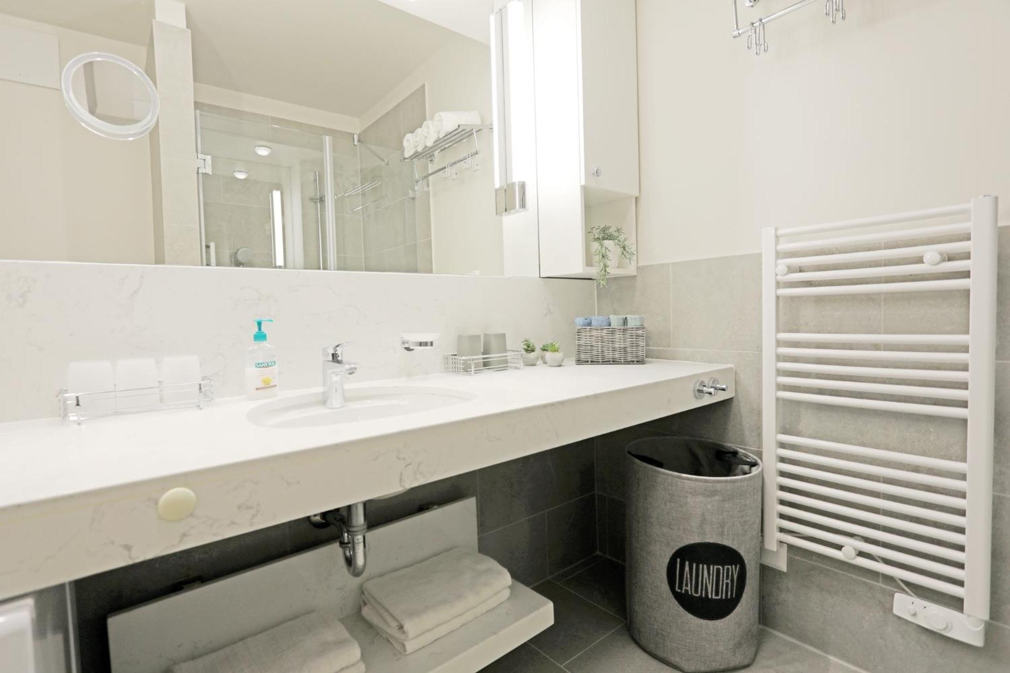 Atrium Apartman Heviz Mit Panoramaterrasse Und Tiefgarage Buitenkant foto